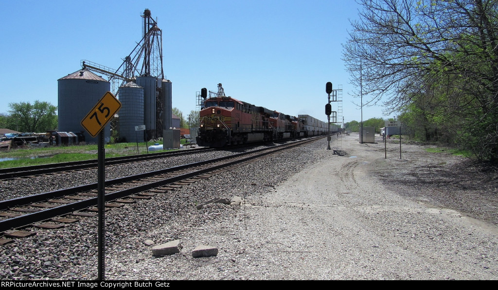 Silos-signage-signals, and a train here at Bosworth